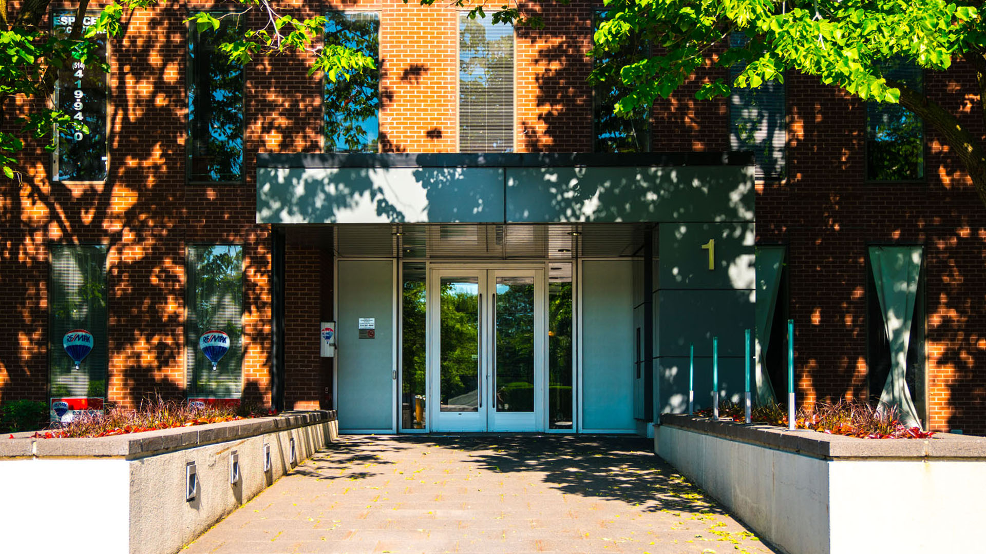 Entree immeuble de bureaux au 1 Place du Commerce