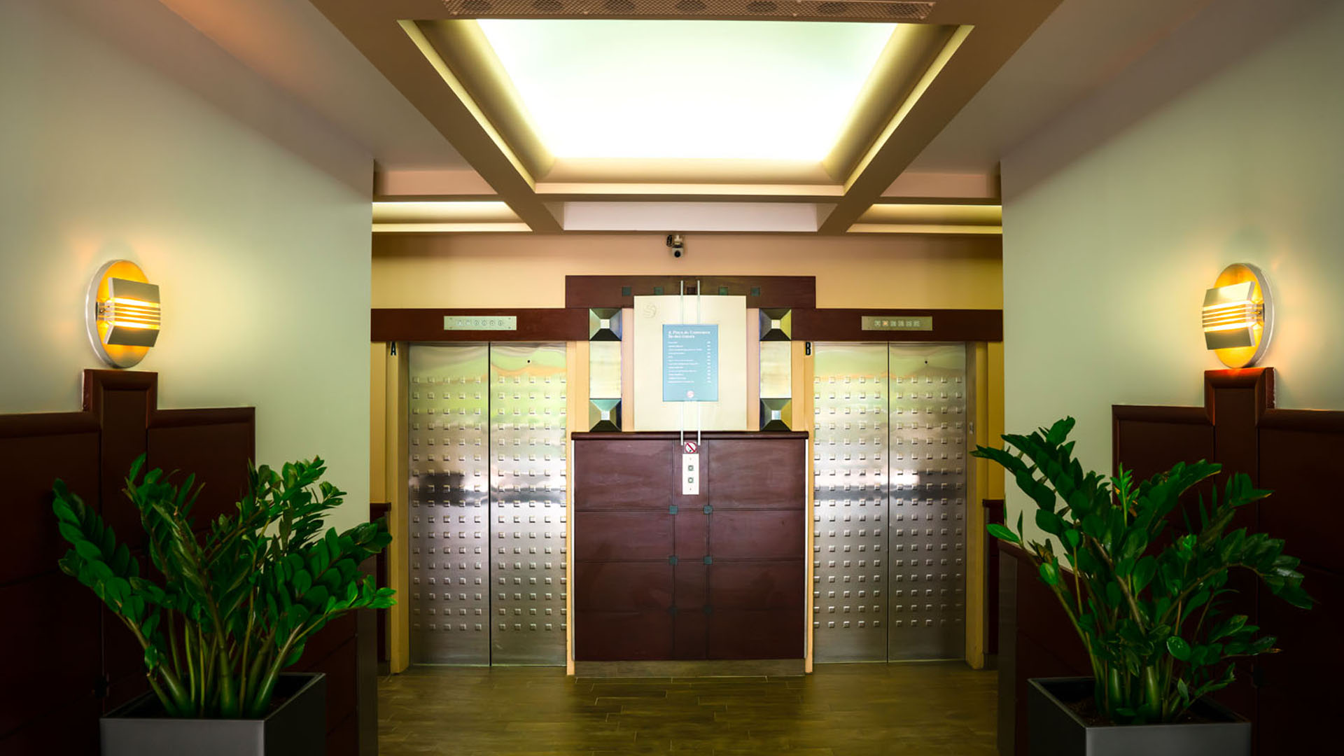 Ascensseur immeuble de bureaux au 1 Place du Commerce