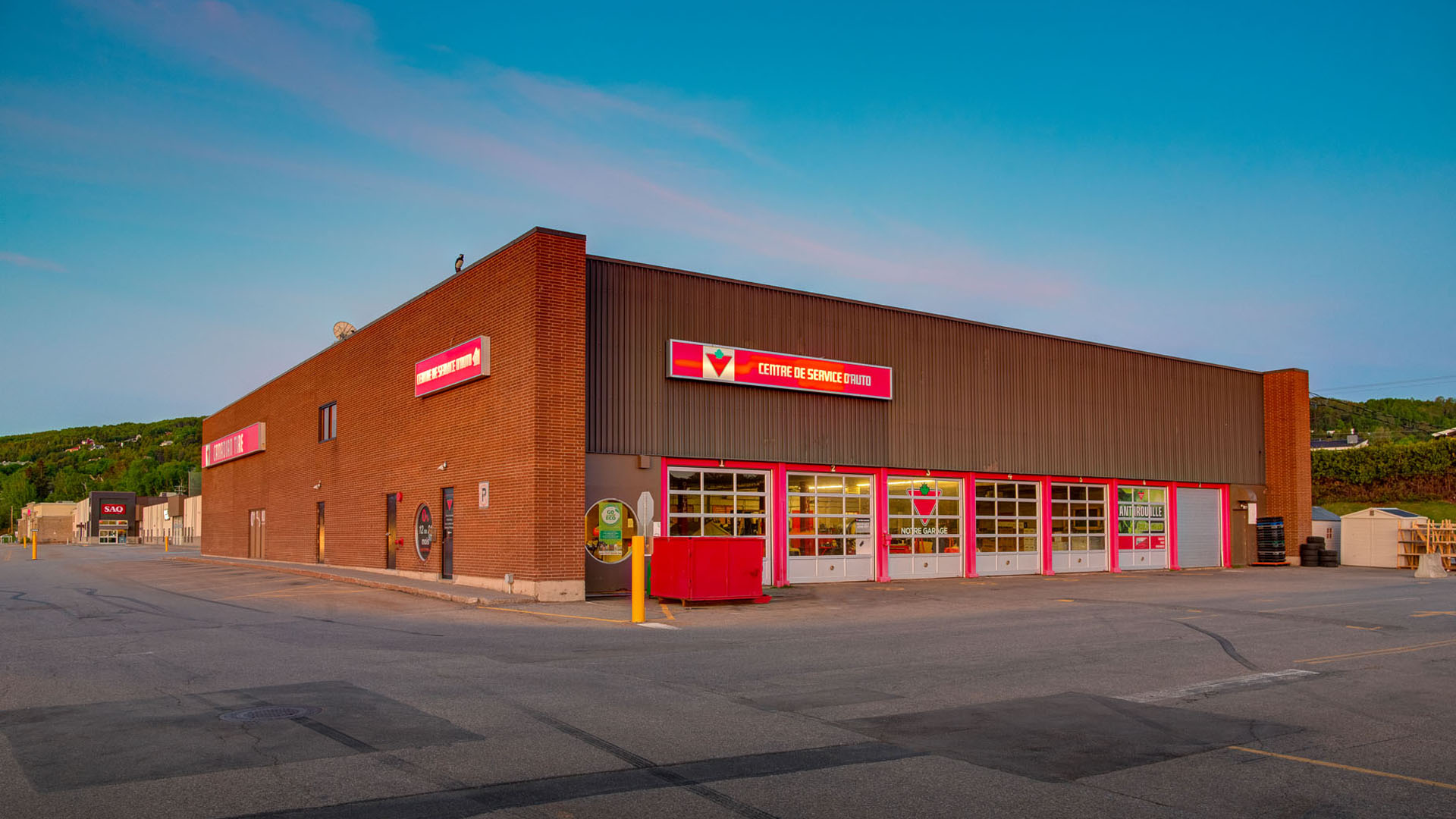 Garage du Canadian Tire LE Centre Charlevoix Quebec