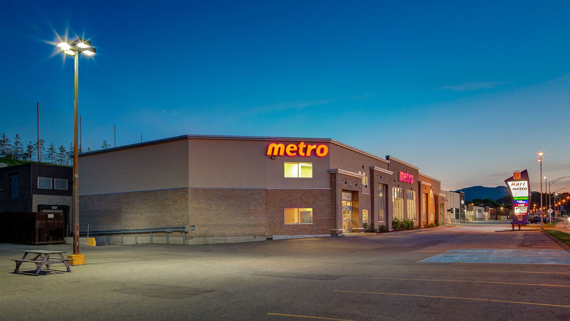 Metro Stationnement du metro au LE Centre Charlevoix Quebec